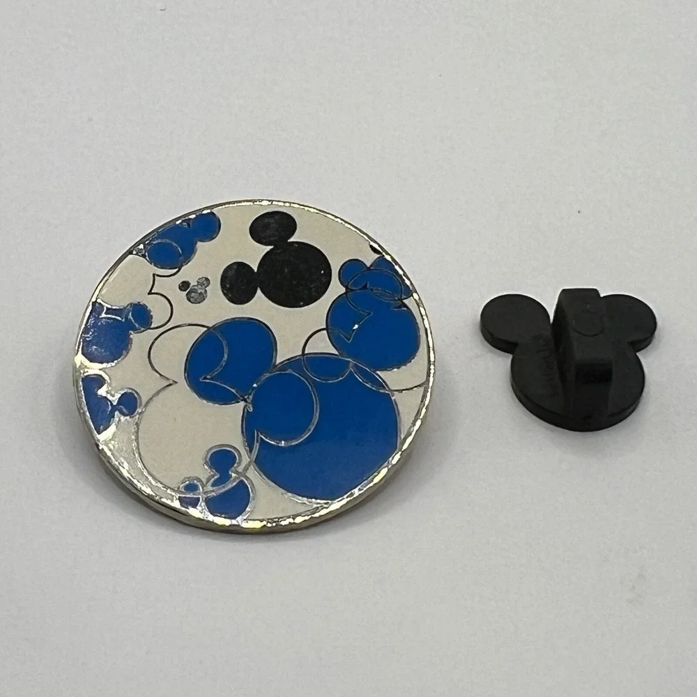 Disney Trading Pin Round‎ White Blue Hidden Mickey Head